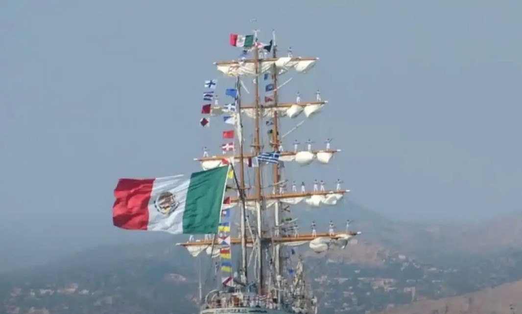 Το Μεξικανικό εκπαιδευτικό που έπεσε στη γέφυρα του Μπρούκλιν είχε έρθει στον Πειραιά