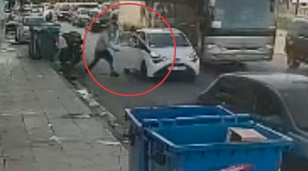 Βίντεο ντοκουμέντο από τη στιγμή που ο 24χρονος ξεφεύγει από τους απαγωγείς του