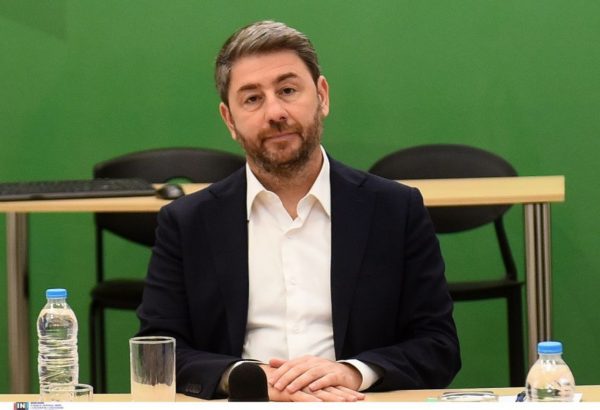 Στους πυρόπληκτους οικισμούς της Ιεράπετρας ο Νίκος Ανδρουλάκης