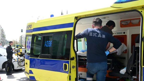 Καλλιθέα: Σε σοβαρή κατάσταση 7χρονο παιδί που πέρασε μέσα από τζαμαρία