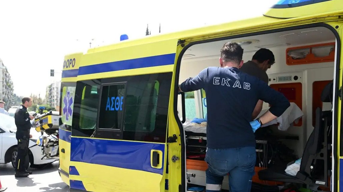 Καλλιθέα: Σε σοβαρή κατάσταση 7χρονο παιδί που πέρασε μέσα από τζαμαρία