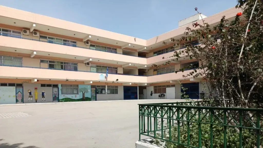 Περιφέρεια Στερεάς: Χρηματοδότηση έργου πυροπροστασίας και βελτίωσης προαύλιων χώρων σχολικών μονάδων του Δήμου Χαλκιδέων