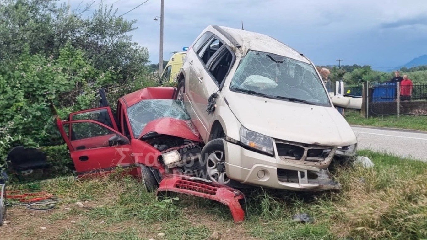 Ένας νεκρός έπειτα από σφοδρή σύγκρουση στην Καλαμπάκα - Δείτε φωτογραφίες