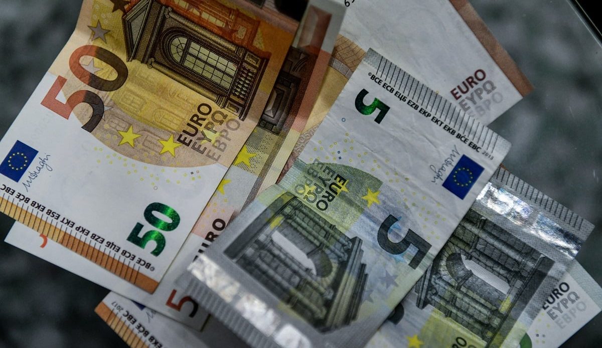 Επίδομα ανεργίας: Πώς διαμορφώνονται τα νέα ποσά και ποιοι θα δικαιούνται μεγαλύτερη οικονομική βοήθεια