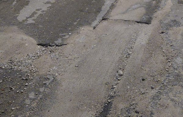 Πέρασε το φυσικό αέριο και χάλασαν το δρόμο