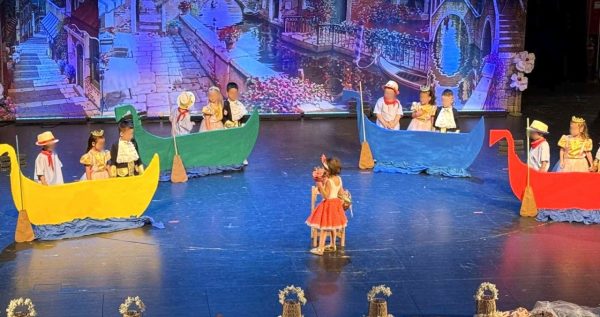 Η "Παιδική Γωνιά" παρουσίασε τη θεατρική παράσταση "Ρωμαίος και Ιουλιέτα" (ΒΙΝΤΕΟ-ΦΩΤΟ)