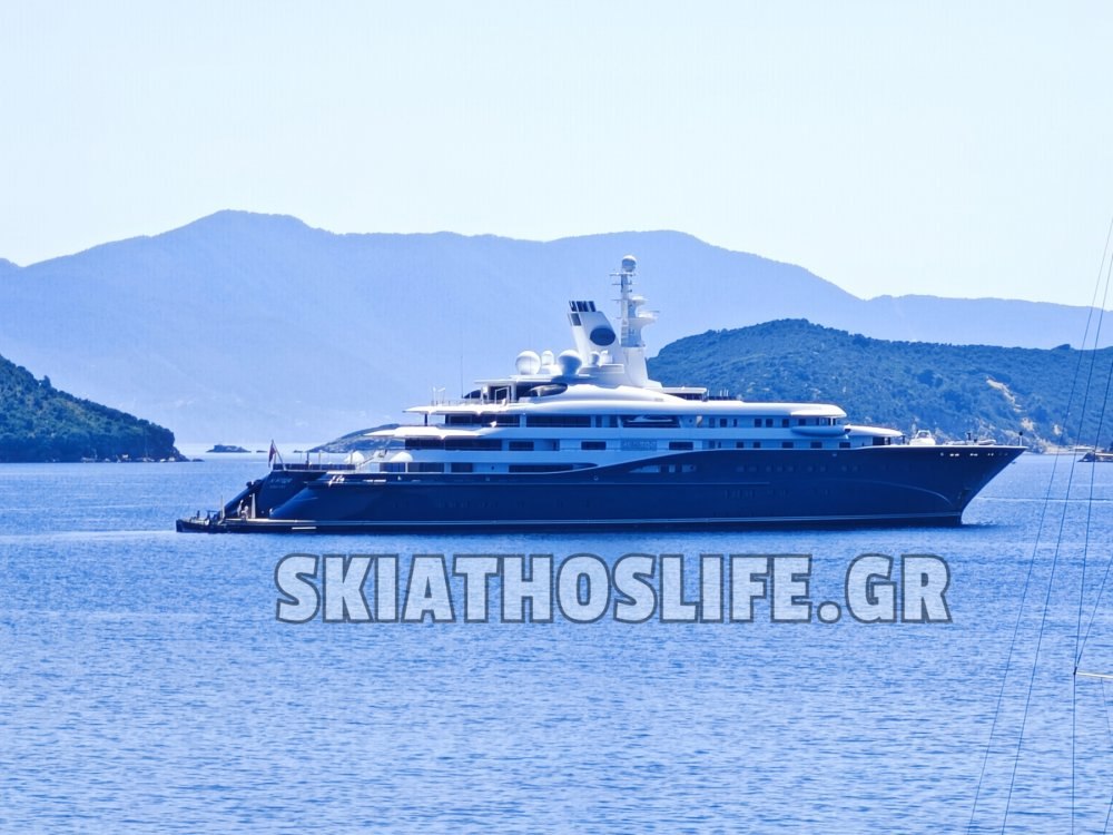 Το πλωτό παλάτι του Σεΐχη του Κατάρ Τζασίμ Αλ Θάνι «έδεσε» και φέτος στη Σκιάθο