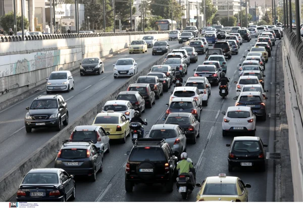 Κυκλοφοριακό έμφραγμα στον Κηφισό: Διακοπή κυκλοφορίας στο ρεύμα προς Λαμία, κλειστές δύο λωρίδες προς Πειραιά - Δείτε βίντεο