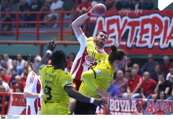 Ολυμπιακός - ΑΕΚ 31-26: Μία νίκη μακριά από το πρωτάθλημα στο χάντμπολ ανδρών οι ερυθρόλευκοι - Βίντεο