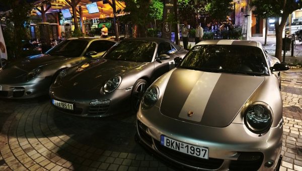 Τελετή υποδοχής του Porsche Club στην κεντρική πλατεία Καρπενησίου