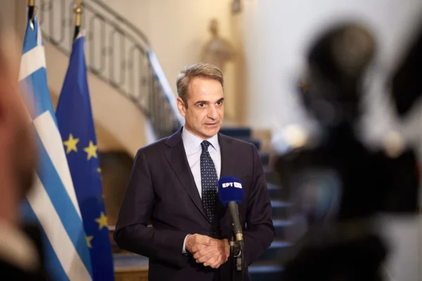 Μητσοτάκης στη Σύνοδο Κορυφής: Πολεμικά πλοία έξω από τα χωρικά ύδατα της Λιβύης για να γυρνούν πίσω οι βάρκες των διακινητών