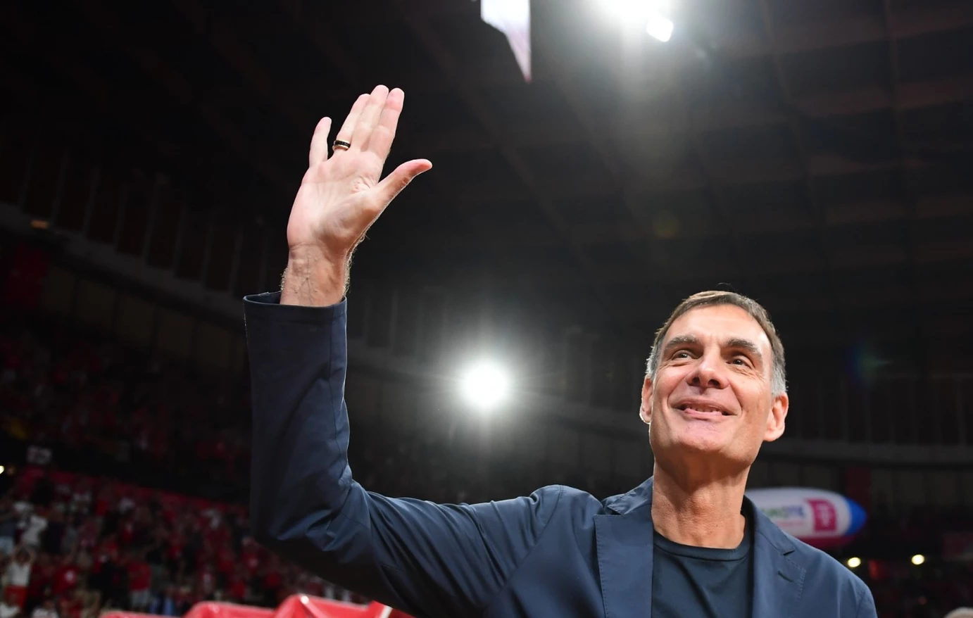 Ολυμπιακός – Παναθηναϊκός: Αποθέωση για Μπαρτζώκα όταν εμφανίστηκε στο παρκέ