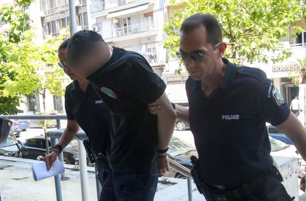 Θεσσαλονίκη: Στον εισαγγελέα ο 34χρονος που κλώτσησε και πάτησε γατάκι με το αυτοκίνητό του