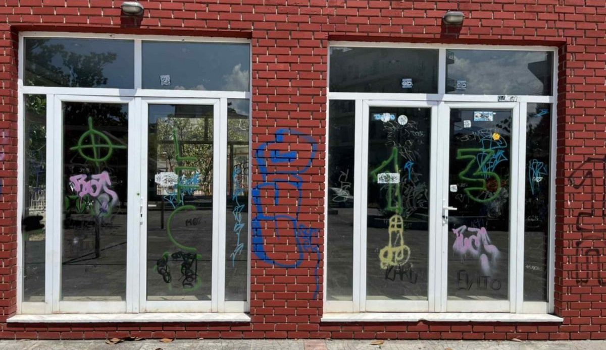 Βανδαλισμοί σε δημόσιους χώρους στη Λαμία - Προειδοποιήσεις από το Δήμο