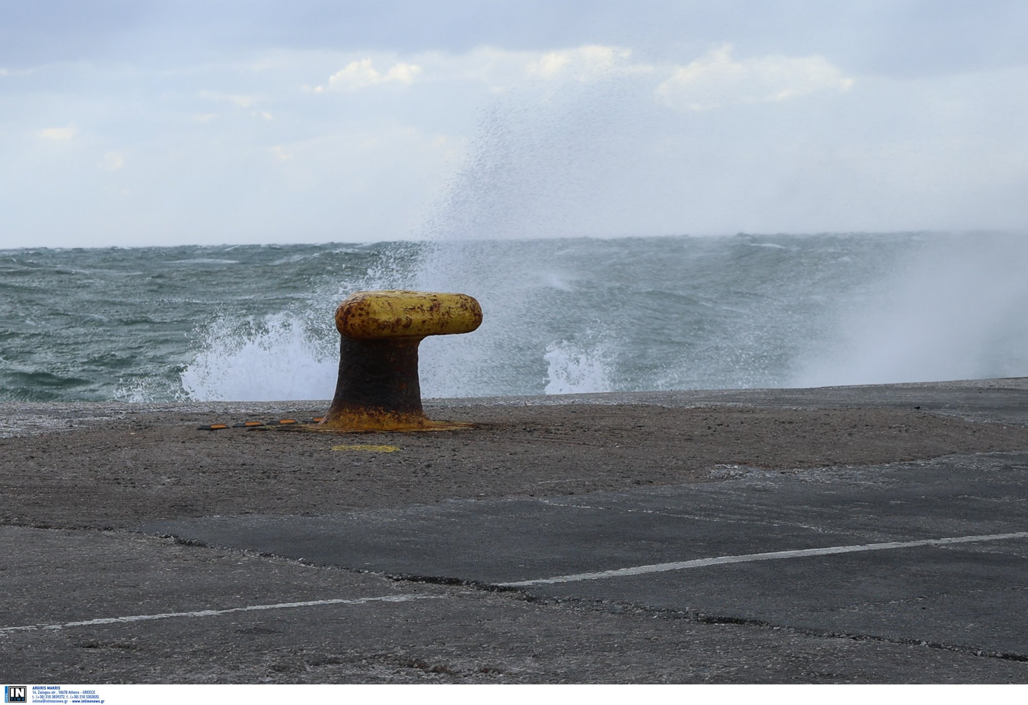 Σε ισχύ το απαγορευτικό απόπλου από τα λιμάνια της Αττικής: Τροποποιήσεις και ακυρώσεις δρομολογίων λόγω ισχυρών ανέμων