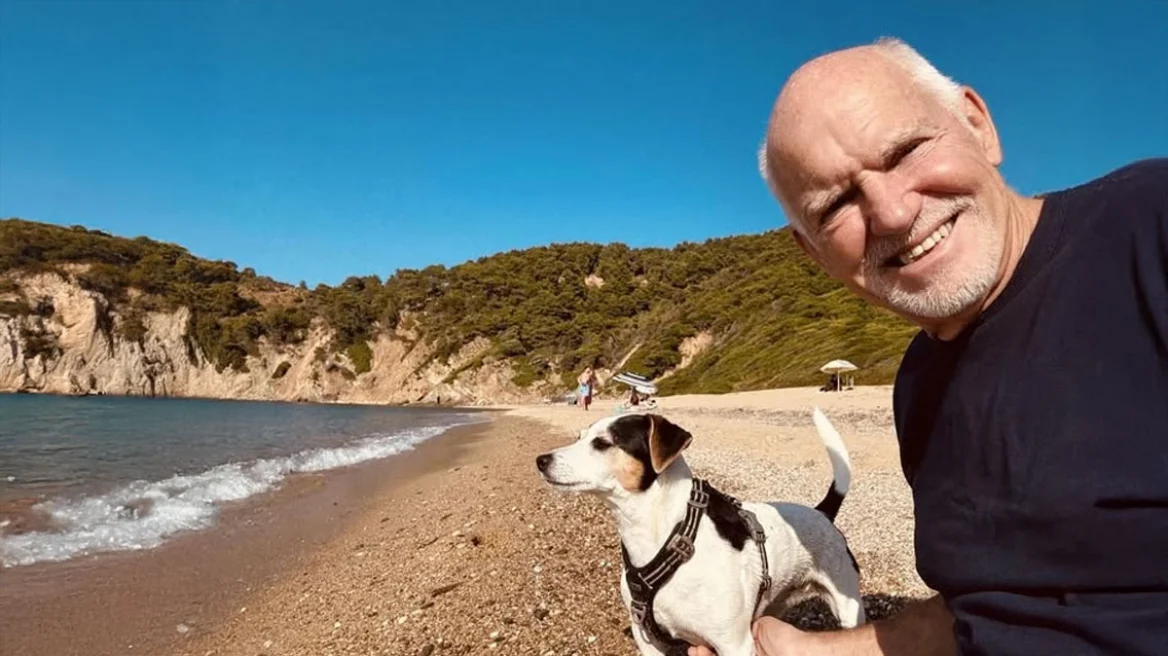 Η ανάρτηση του Γιώργου Παπανδρέου από την παραλία για τα γενέθλιά του: «73 και συνεχίζουμε»