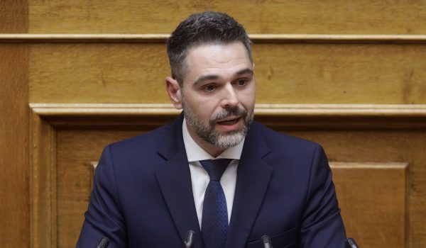 Σαρακιώτης: «“Περισσότερη δουλειά με χαμηλότερες αμοιβές” η συνταγή της Ν.Δ.»