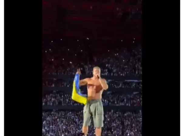 Ο τραγουδιστής των Imagine Dragons υψώνει τη σημαία της Ουκρανίας ενώ ερμηνεύει το Believer - Δείτε βίντεο