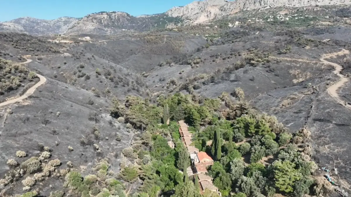 Οι καμένες περιοχές της Χίου από ψηλά – Στάχτη έγιναν 40.000 στρέμματα από την μεγάλη φωτιά