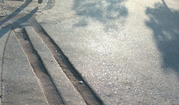 "Τρύπες" μέσα στο δρόμο στην οδό Κύπρου