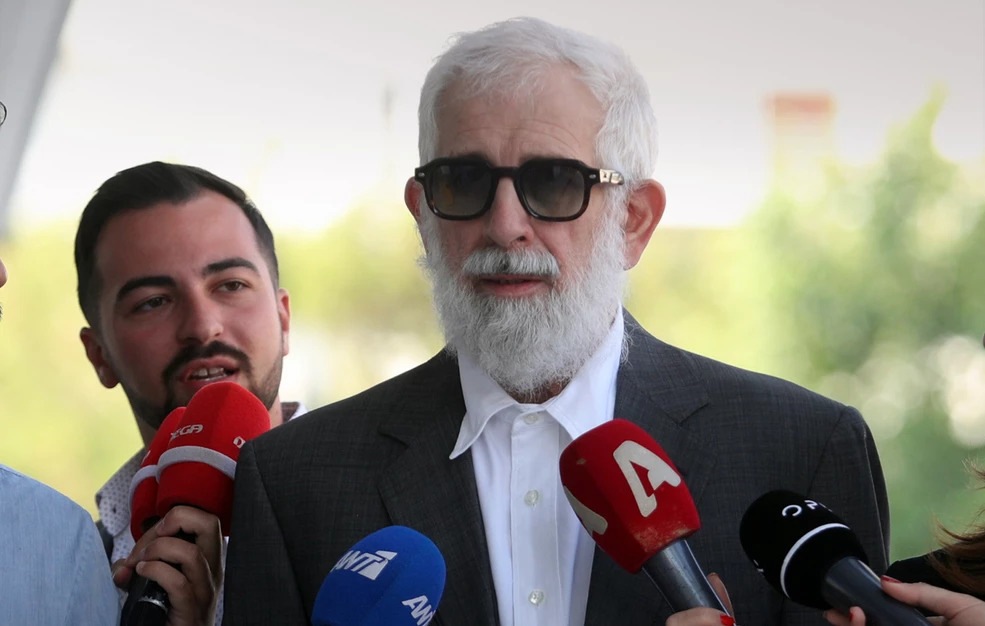 Πέτρος Φιλιππίδης: Με αφηγήματα είμαστε εδώ – Δεν θέλω τον οίκτο σας, δεν θέλω να με λυπηθείτε