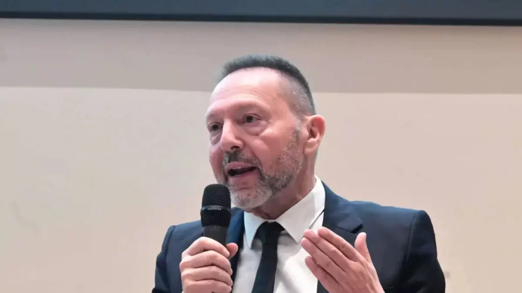 Ηθελαν να βάλουν χέρι στα αποθεματικά των ασφαλιστικών ταμείων, η σκευωρία έσπασε με κρότο, λένε συνεργάτες του Στουρνάρα για τον Τσίπρα