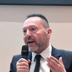 Ηθελαν να βάλουν χέρι στα αποθεματικά των ασφαλιστικών ταμείων, η σκευωρία έσπασε με κρότο, λένε συνεργάτες του Στουρνάρα για τον Τσίπρα