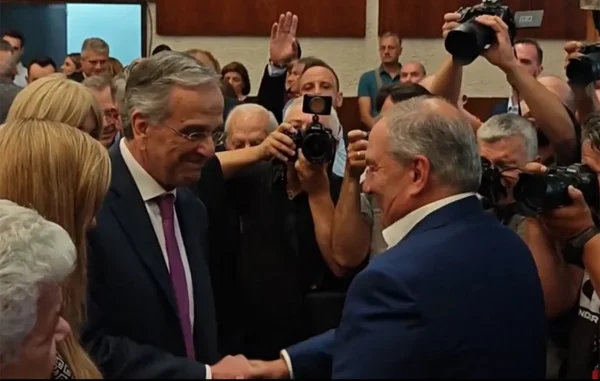 Μύδροι Καραμανλή για Ευρωπαϊκή Ένωση και Τουρκία – Σαμαράς: Να μην είμαστε κλακαδάροι – Νέα κοινή εμφάνιση στο Πολεμικό Μουσείο