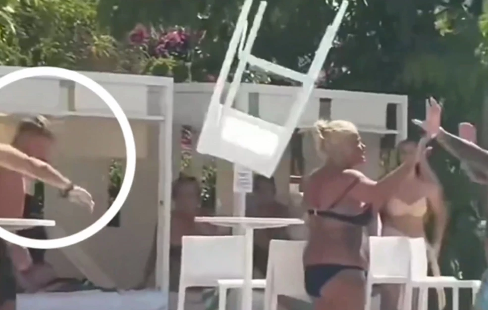 Απίστευτο βίντεο: Άγγλος ποδοσφαιριστής χτυπά γυναίκα με καρέκλα, σε καβγά δίπλα σε πισίνα στην Ίμπιζα