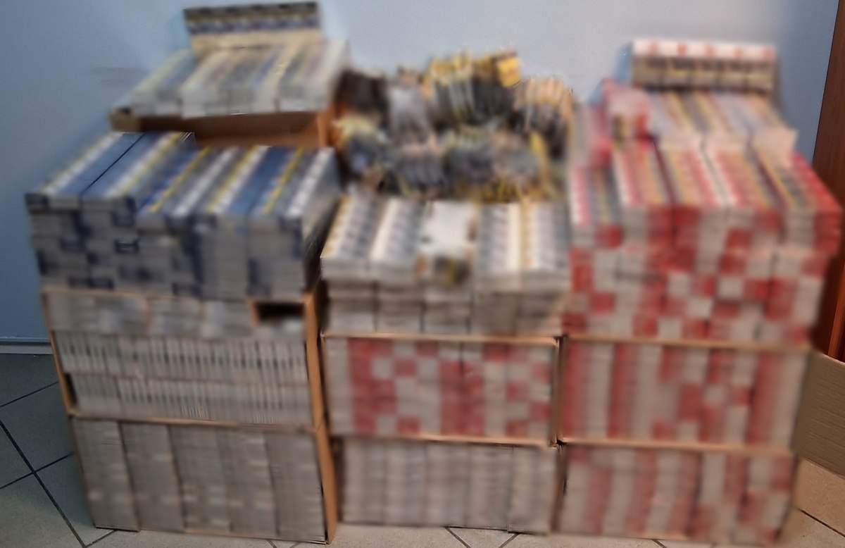 Τον έπιασαν με 4.900 λαθραία πακέτα τσιγάρων (ΦΩΤΟ)