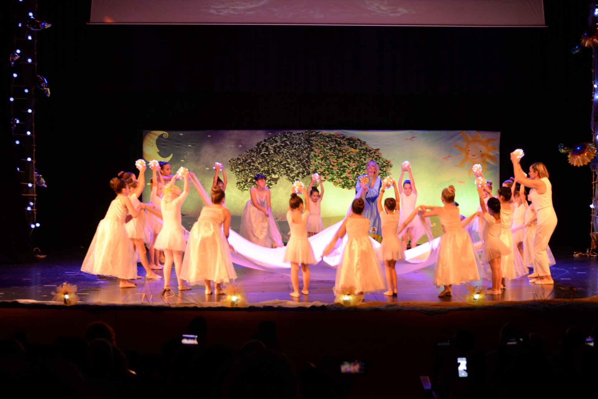 Λαμία: ΑΝΑΒΑΛΛΕΤΑΙ λόγω πένθους η σημερινή μουσικοθεατρική παράσταση «Οι δύο κόσμοι»!