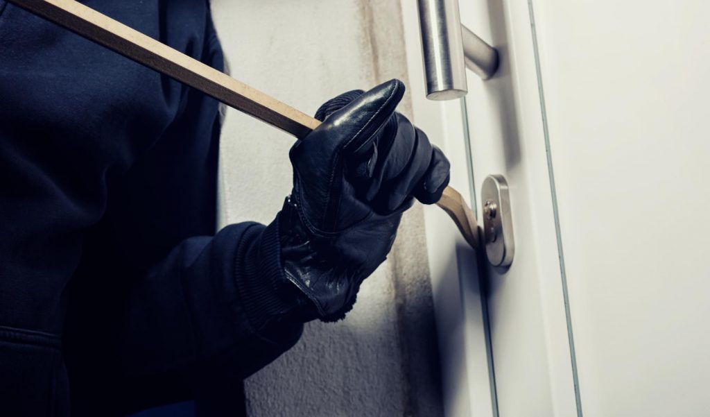 Διώξεις σε όλους για τον ξυλοδαρμό στην Καλλιθέα: Δικογραφίες για τον 55χρονο οδοντίατρο και τους δύο Αιγυπτίους