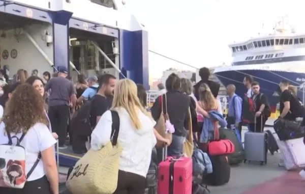 Φεύγουν για το τριήμερο του Αγίου Πνεύματος οι Αθηναίοι – Μεγάλη έξοδος από το λιμάνι του Πειραιά