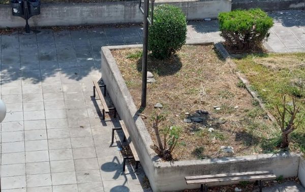 Παρατημένο παρκάκι στην 1η πάροδο Καρπενησίου