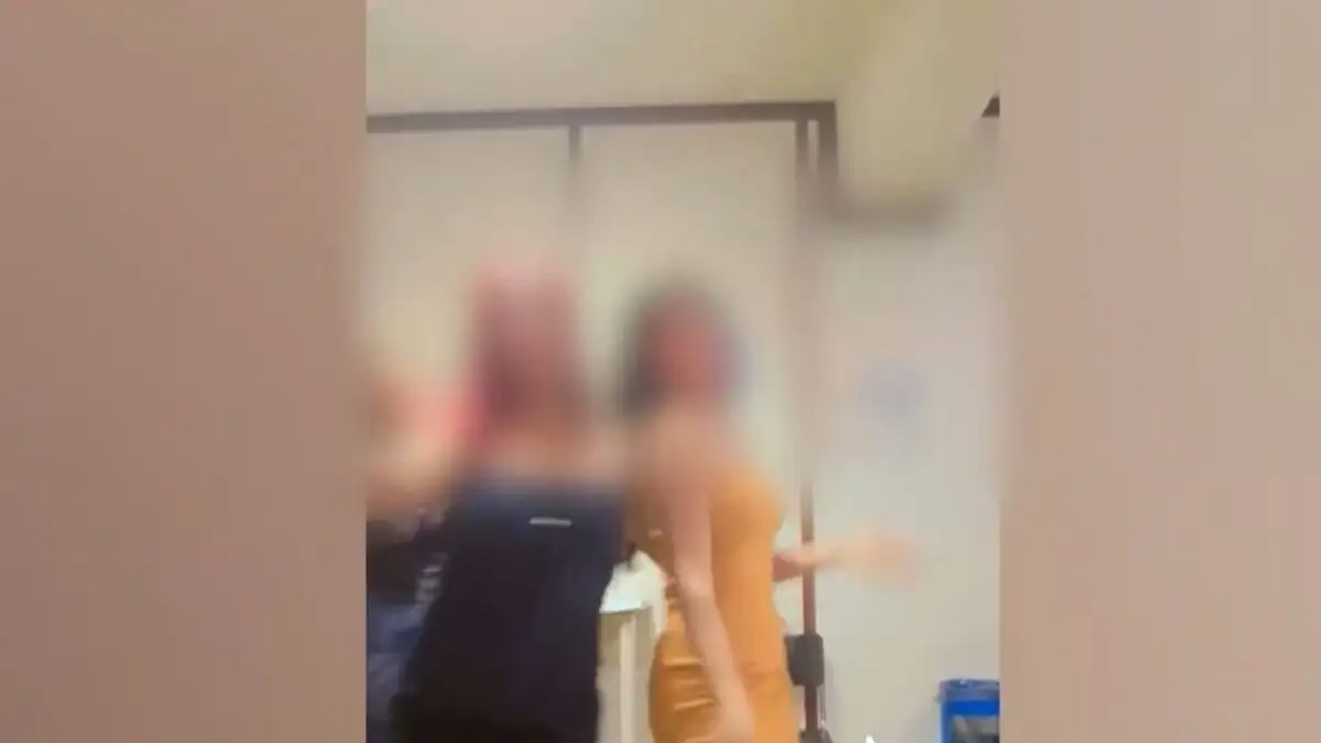 Γλέντι με τσιφτετέλια στην Αστυνομική Διεύθυνση Μεσσηνίας – «Δεν ήταν κρατούμενοι, διατάχθηκε ΕΔΕ» απαντούν