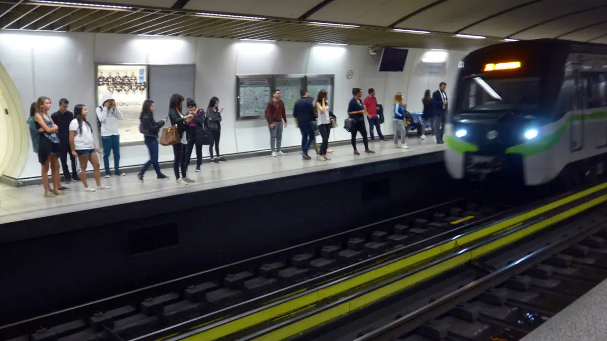 Γνωστός μάνατζερ ποδοσφαίρου ο άνδρας που ανασύρθηκε νεκρός από το Μετρό στο Σύνταγμα