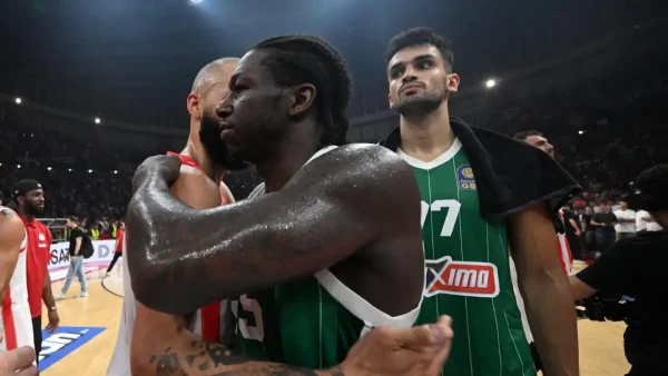 Ολυμπιακός για την αγκαλιά Φουρνιέ – Ναν: «Ο πιο σκληρός αντίπαλος του έδωσε συγχαρητήρια»