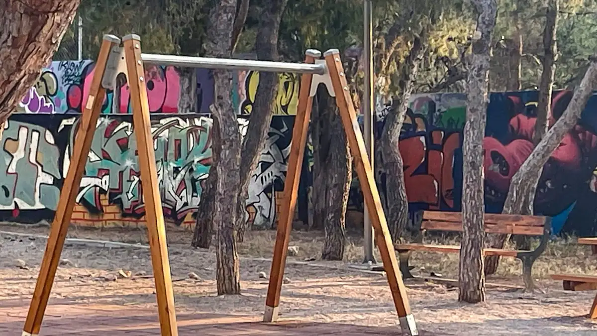 Νίκαια: Έκλεψαν κούνιες από παιδική χαρά – «Δεν πρόκειται να ανεχθούμε τέτοιες συμπεριφορές» λέει ο δήμαρχος