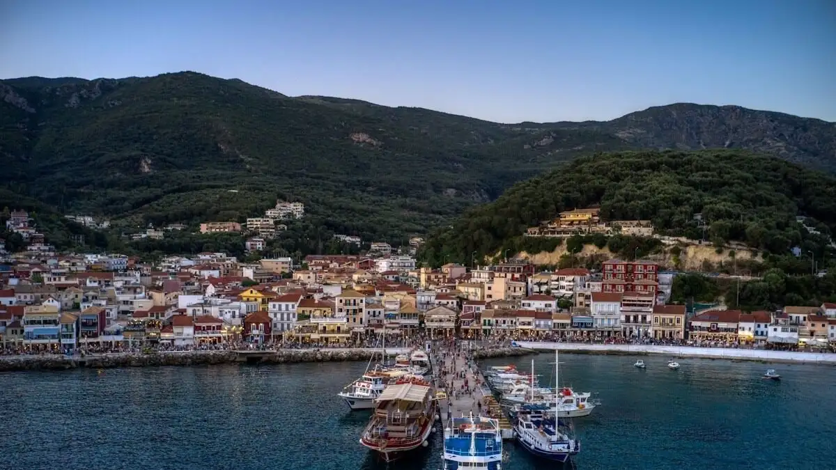 Σύνθετες και επιτακτικές οι προκλήσεις για τον ελληνικό τουρισμό, σύμφωνα με τον ΣΕΤΕ