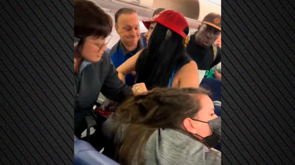 Χαμός σε πτήση με μεθυσμένη επιβάτη - Επιτέθηκε σε γυναίκα, άρχισε να της τραβάει τα μαλλιά