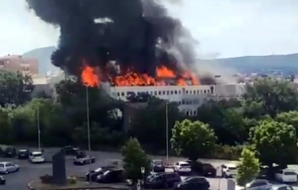 Φωτιά στο πανεπιστήμιο του Βιτέρμπο στην Ιταλία: Έχει επεκταθεί στο σύνολο του κτιρίου