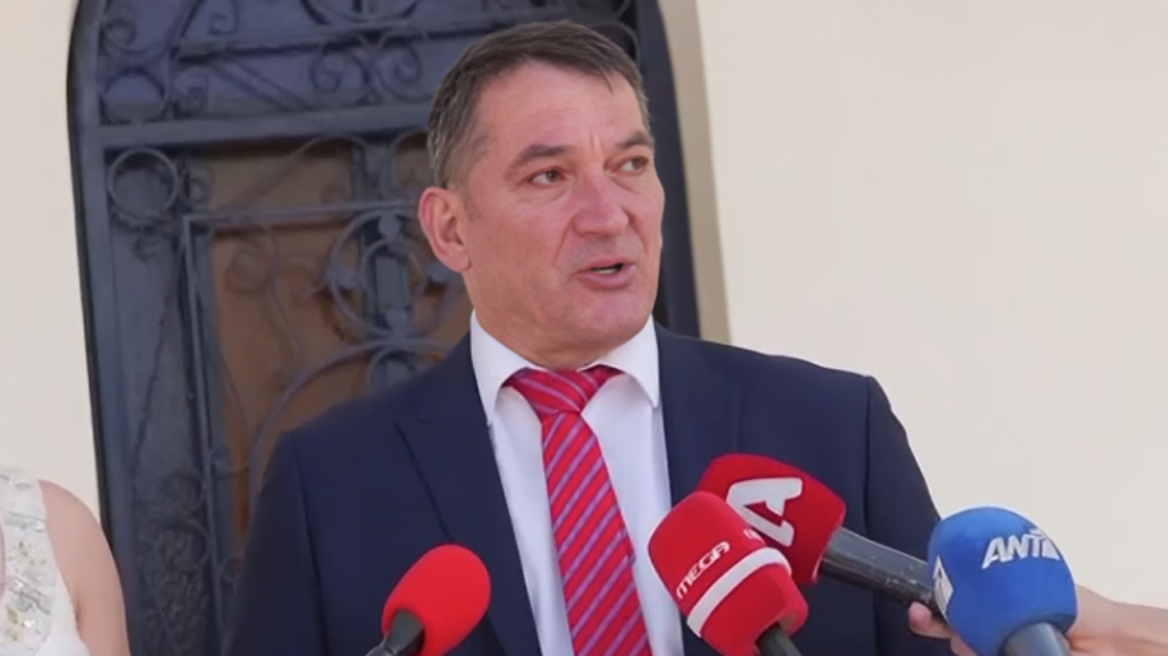 Ο Πύρρος Δήμας συγκινήθηκε στη βάφτιση της κόρης του: Θα πάρει το όνομα της μητέρας μου, που την έχασα πριν από τρία χρόνια