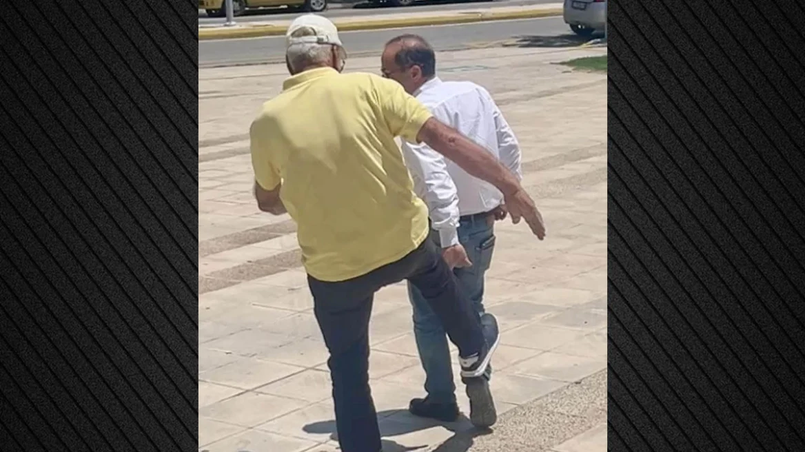 Απίστευτο περιστατικό έξω από το δημαρχείο Ραφήνας - Πρώην δήμαρχος επιτέθηκε με κλωτσιές στον Ευάγγελο Μπουρνού