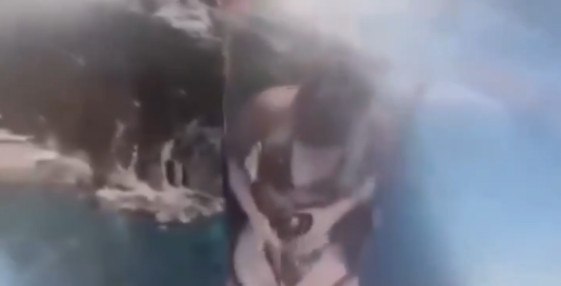 Μαυροβούνιο: Η στιγμή που η 19χρονη λύνει τη ζώνη από το αλεξίπτωτο πλαγιάς και πέφτει από ύψος 50 μέτρων