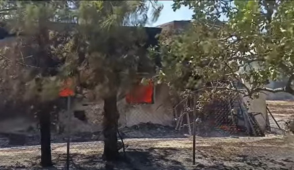 Φωτιά στην Παλαιά Φώκαια - 112 για εκκενώσεις σε Θυμάρι, Καταφύγι και Χάρακα