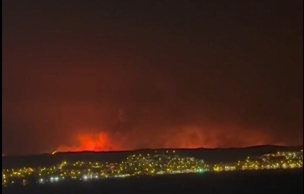 Μαίνονται οι πυρκαγιές στη Σμύρνη: Εκκενώθηκαν τουλάχιστον 10 οικισμοί, κάηκαν σπίτια και έχουν συλληφθεί 17 άτομα