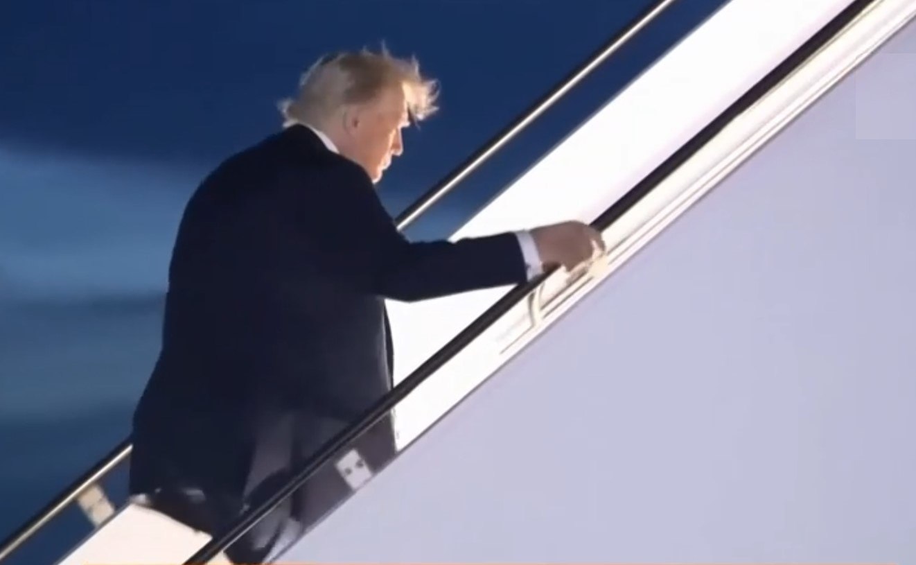 Ο Τραμπ παίζει γκολφ στην Σκωτία και επικρίνει την Ευρώπη: Σας καταστρέφουν ανεμογεννήτριες και μεταναστευτικό