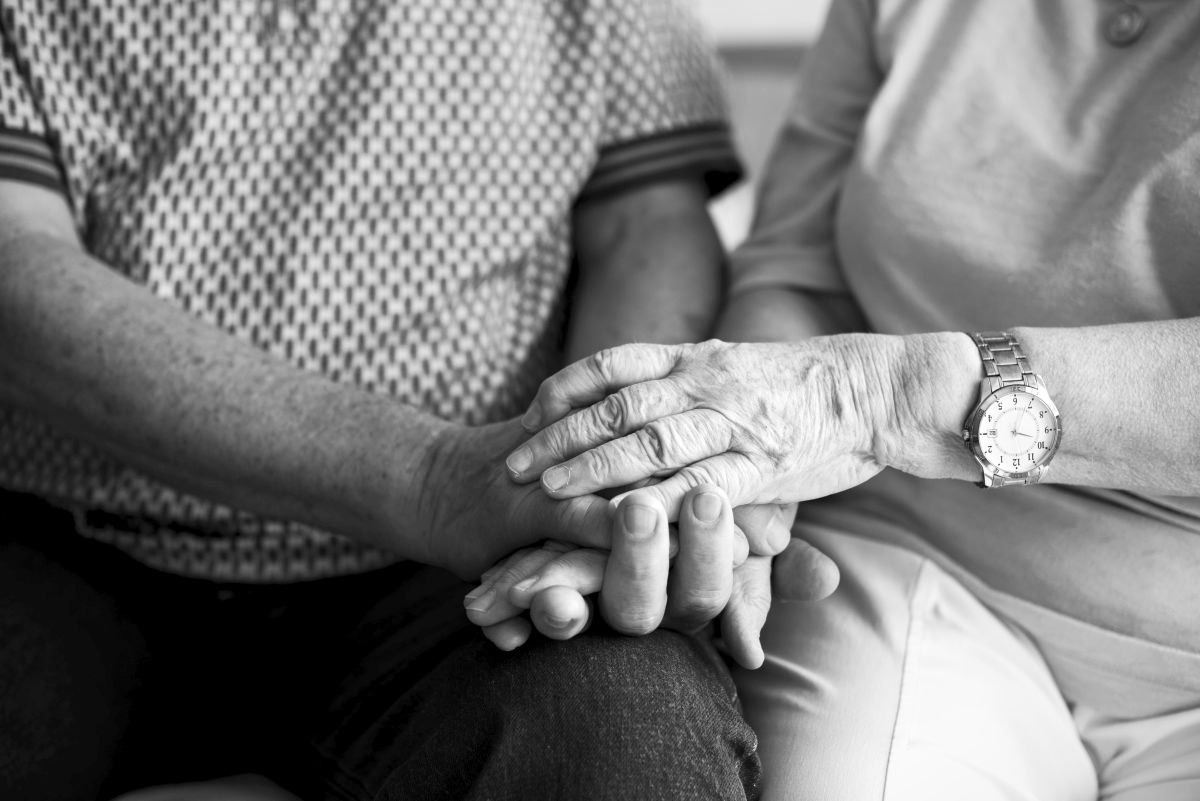 Κρήτη: Πέφτει η αυλαία της οικογενειακής τραγωδίας με τον 87χρονο που σκότωσε τη γυναίκα του στο νοσοκομείο Ρεθύμνου - Σήμερα η κηδεία τους