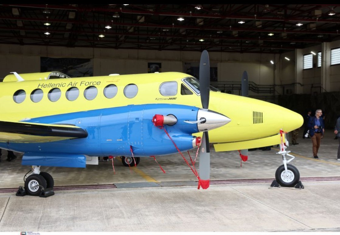 Γιατρός του ΠΝ από την Αθήνα πέταξε σε Σαντορίνη και Μυτιλήνη με αεροπλάνο του ΕΚΑΒ για να σώσει δυο ζωές