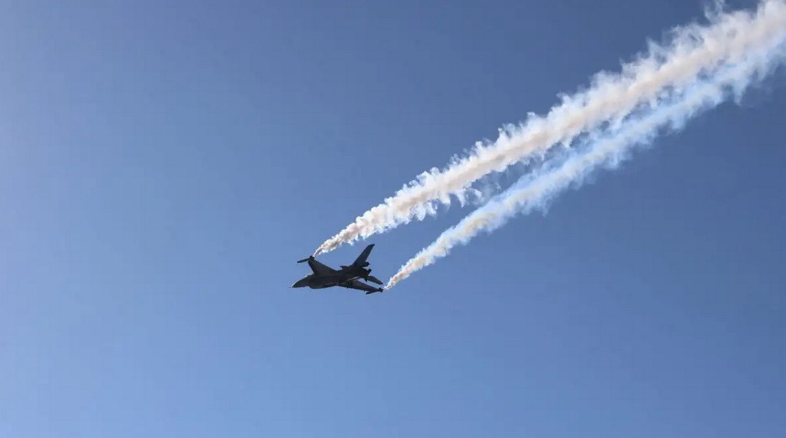 Δεν έχει εγκριθεί η ανάπτυξη ελληνικών F-16 στη Ρουμανία για αποστολές του ΝΑΤΟ, λέει η κυβέρνηση